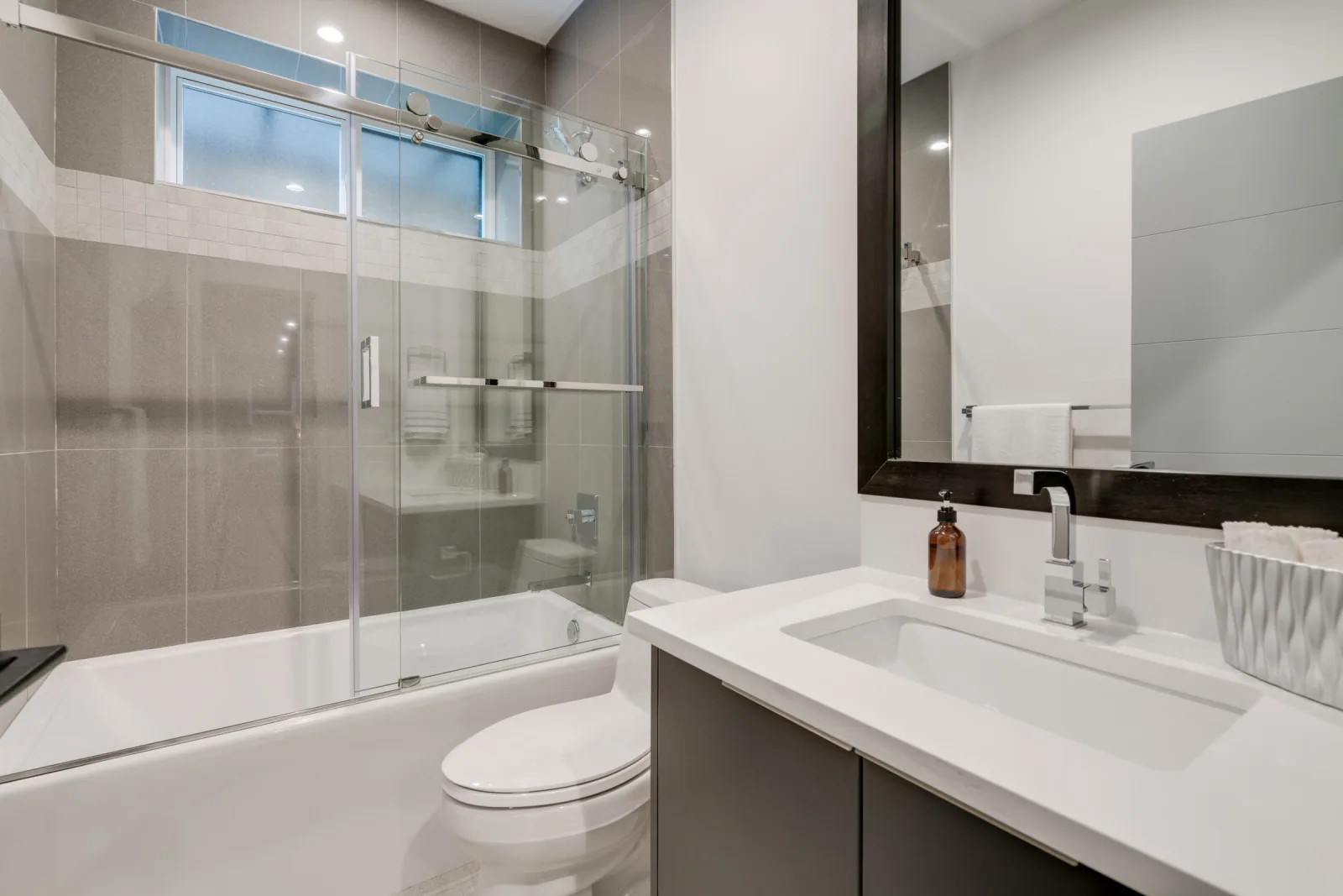 Contemporary Design & Build detail 18