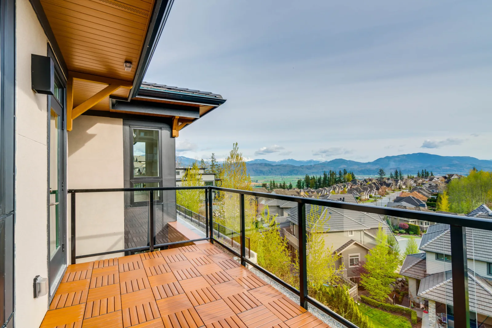 Eagle Mountain Contemporary detail 31