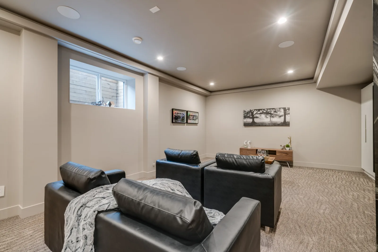 Eagle Mountain Contemporary detail 71